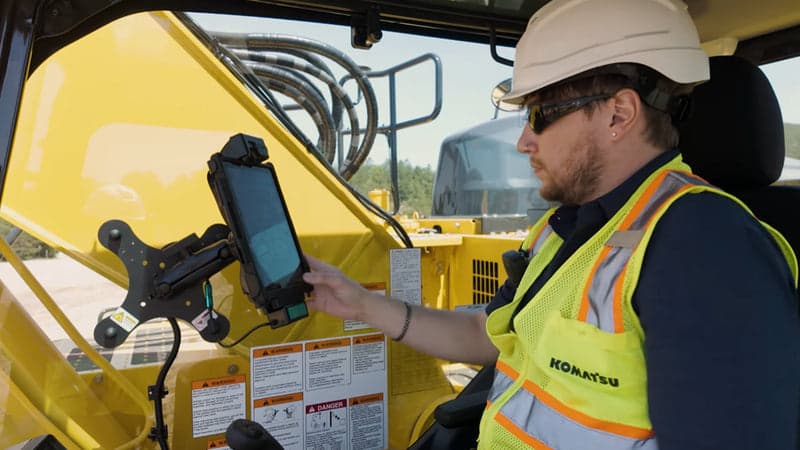 How Komatsu Leveraged RAM® Mounts for Onboard 3D Machine...